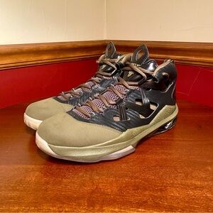 Jordan Melo M9 Squadron Green 551879-041 Basketball Shoes- Men’s 8.5- GREAT COND